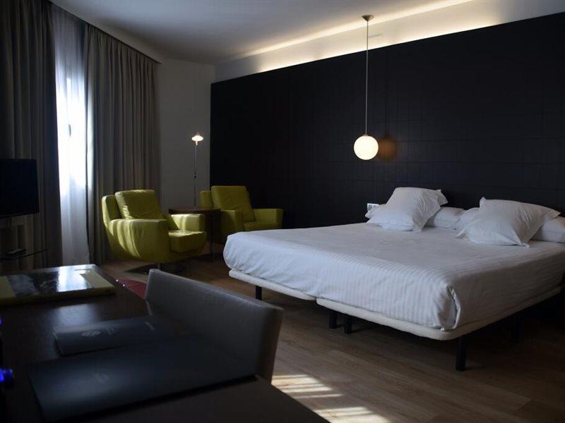 Hotel Veracruz Plaza & Spa Valdepeñas Extérieur photo